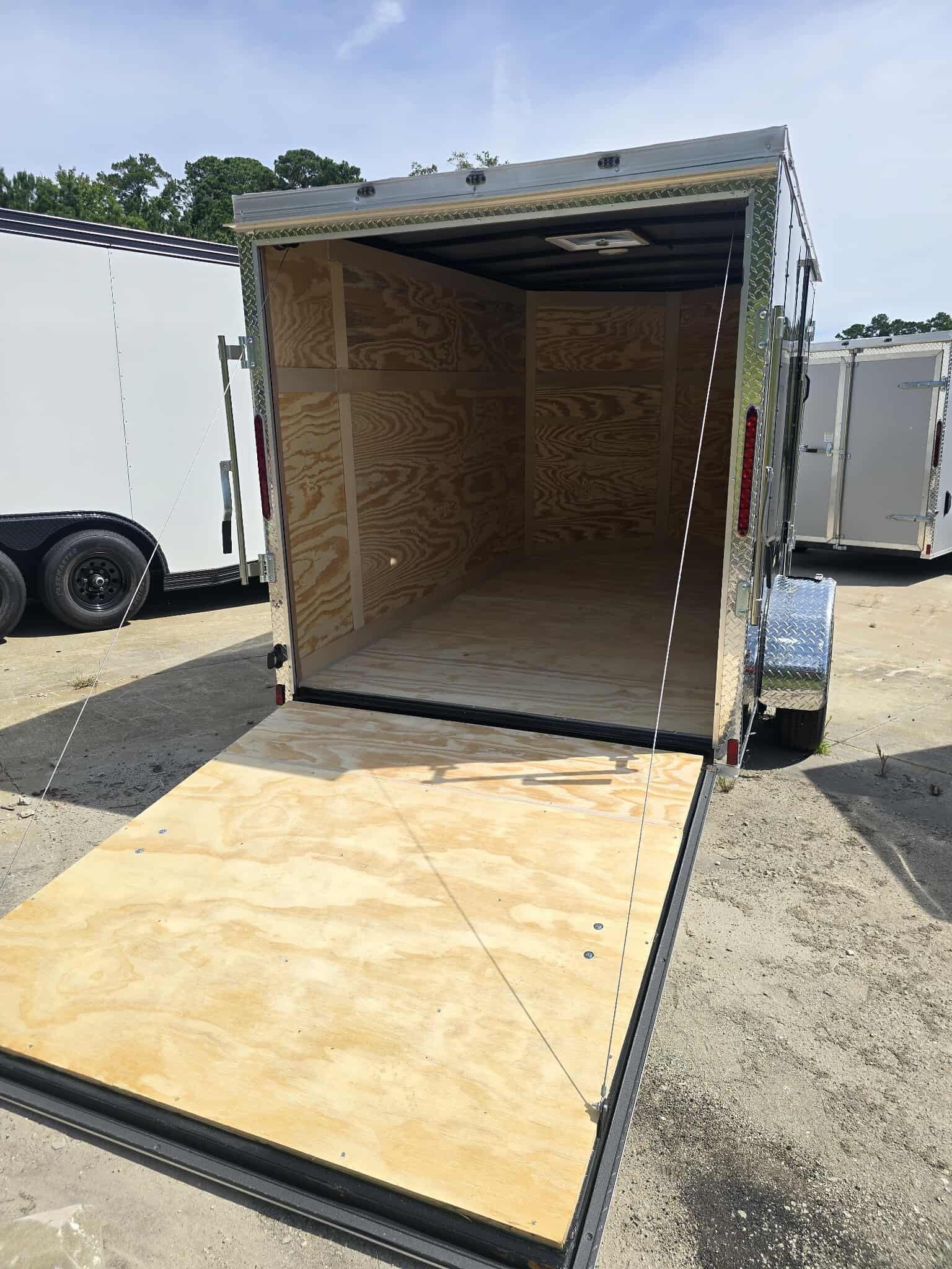 New Enclosed 6x10Sa Black Cargo Trailer - Image 4