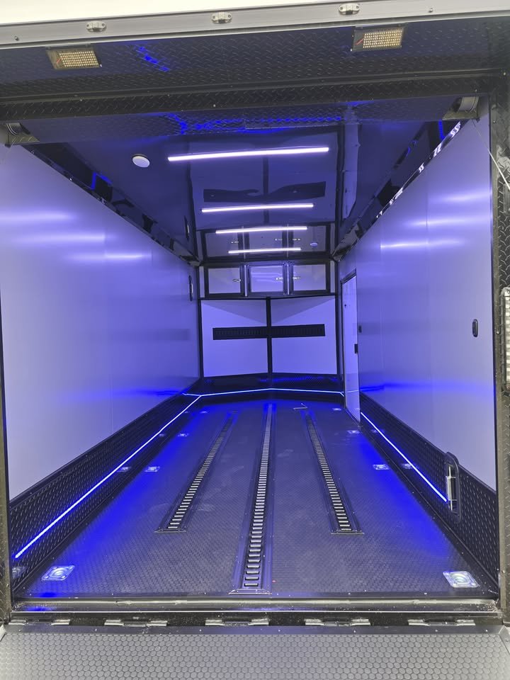 Enclosed 7x16 Dove Gray Cargo Trailer - Image 5