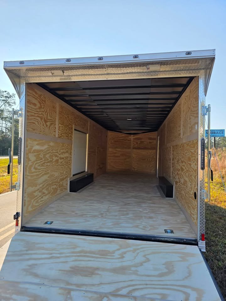 ENCLOSED 8.5×24 Dove Gray Car Hauler - Image 2