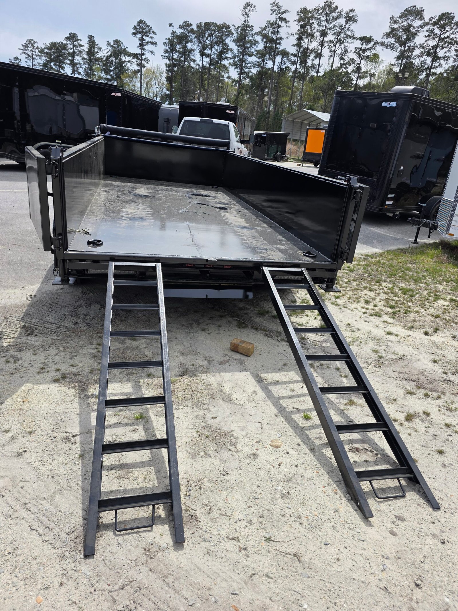 7×16 Dump Trailer for Sale – Black | 2