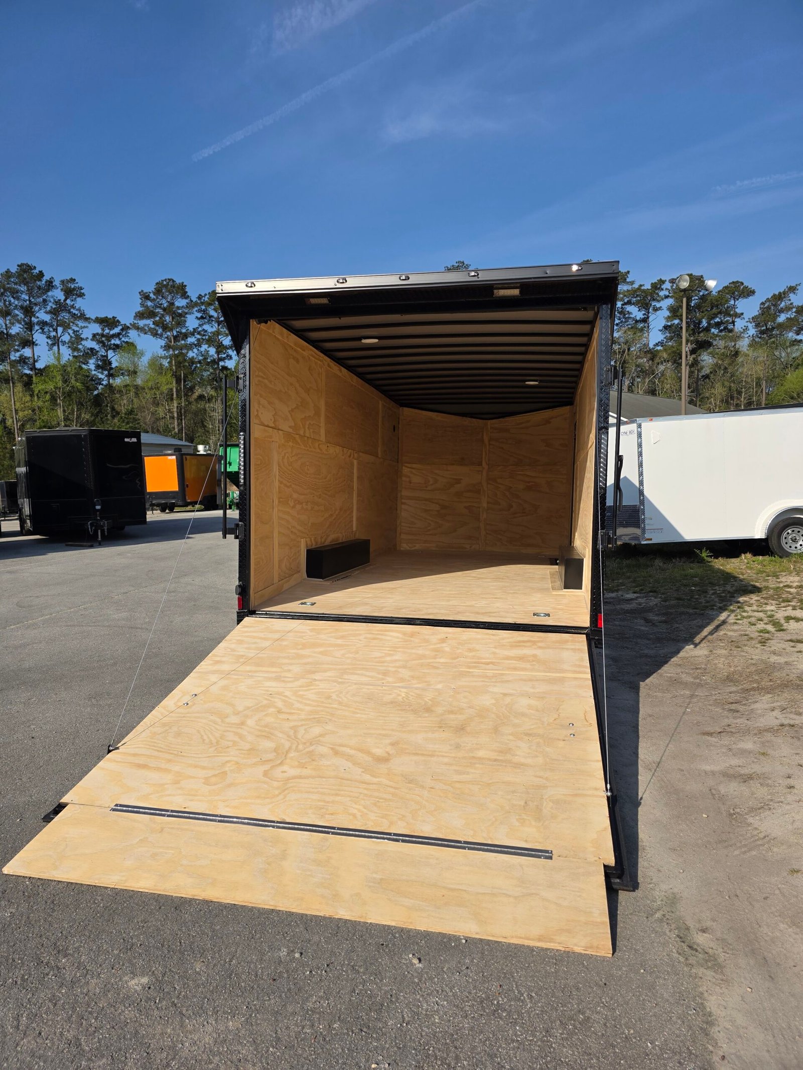 8.5×18 Enclosed Car Hauler for Sale – Dove Gray | 7