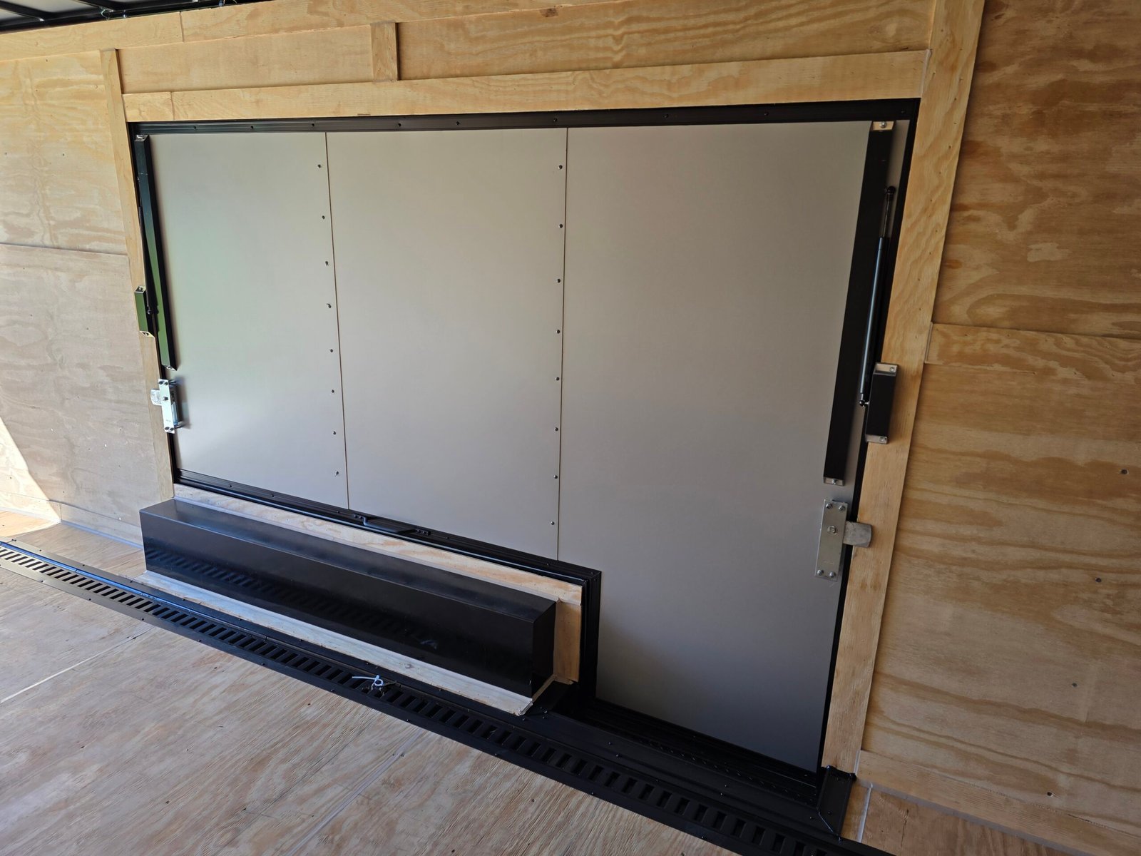 8.5×24 Car Hauler Trailer – Black | Ramp Door | 6