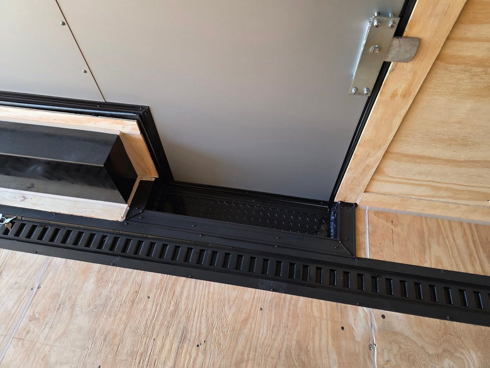 8.5×24 Car Hauler Trailer – Black | Ramp Door | 6