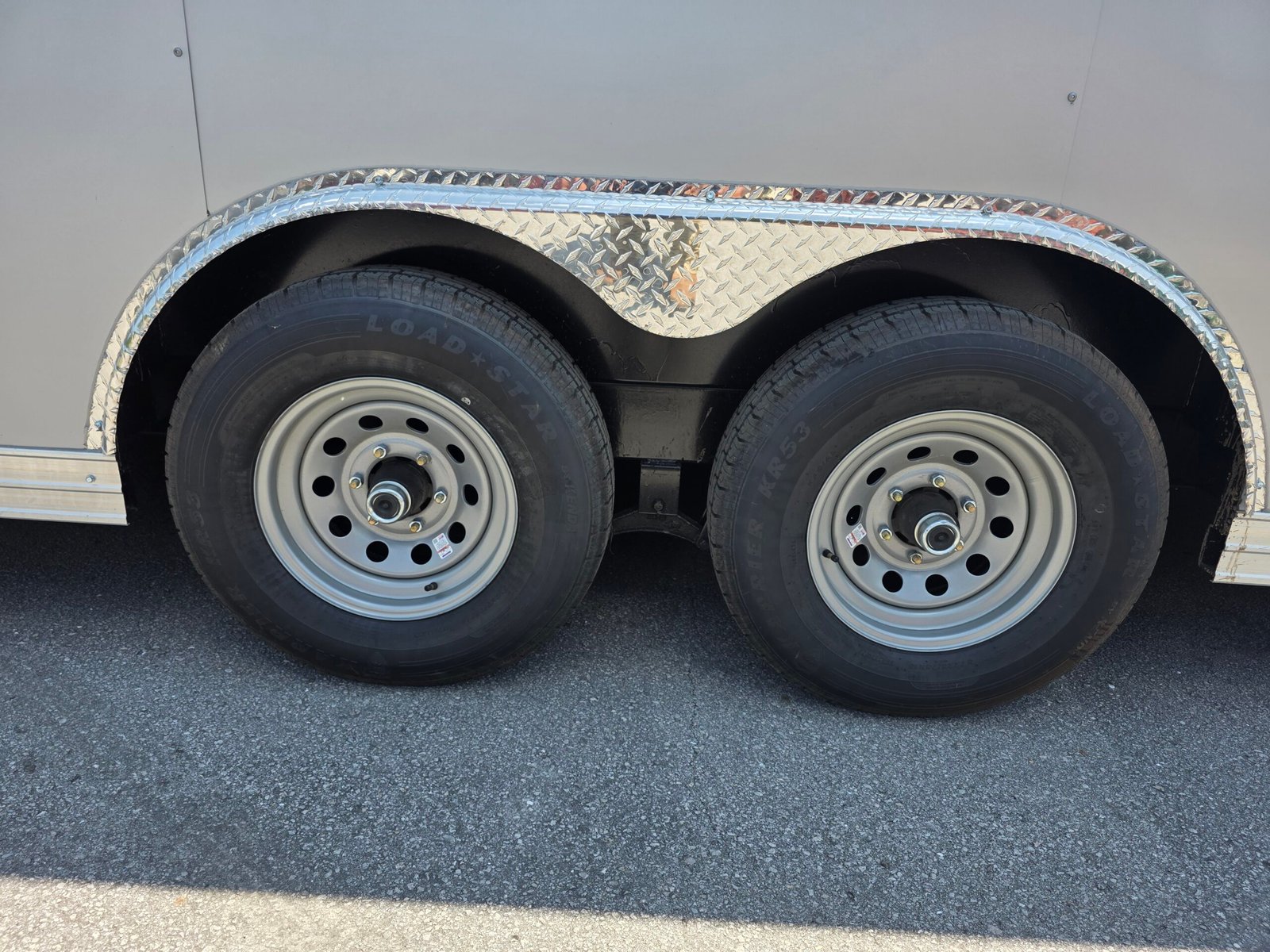 8.5×24 Enclosed Car Hauler for Sale – Silver | 7
