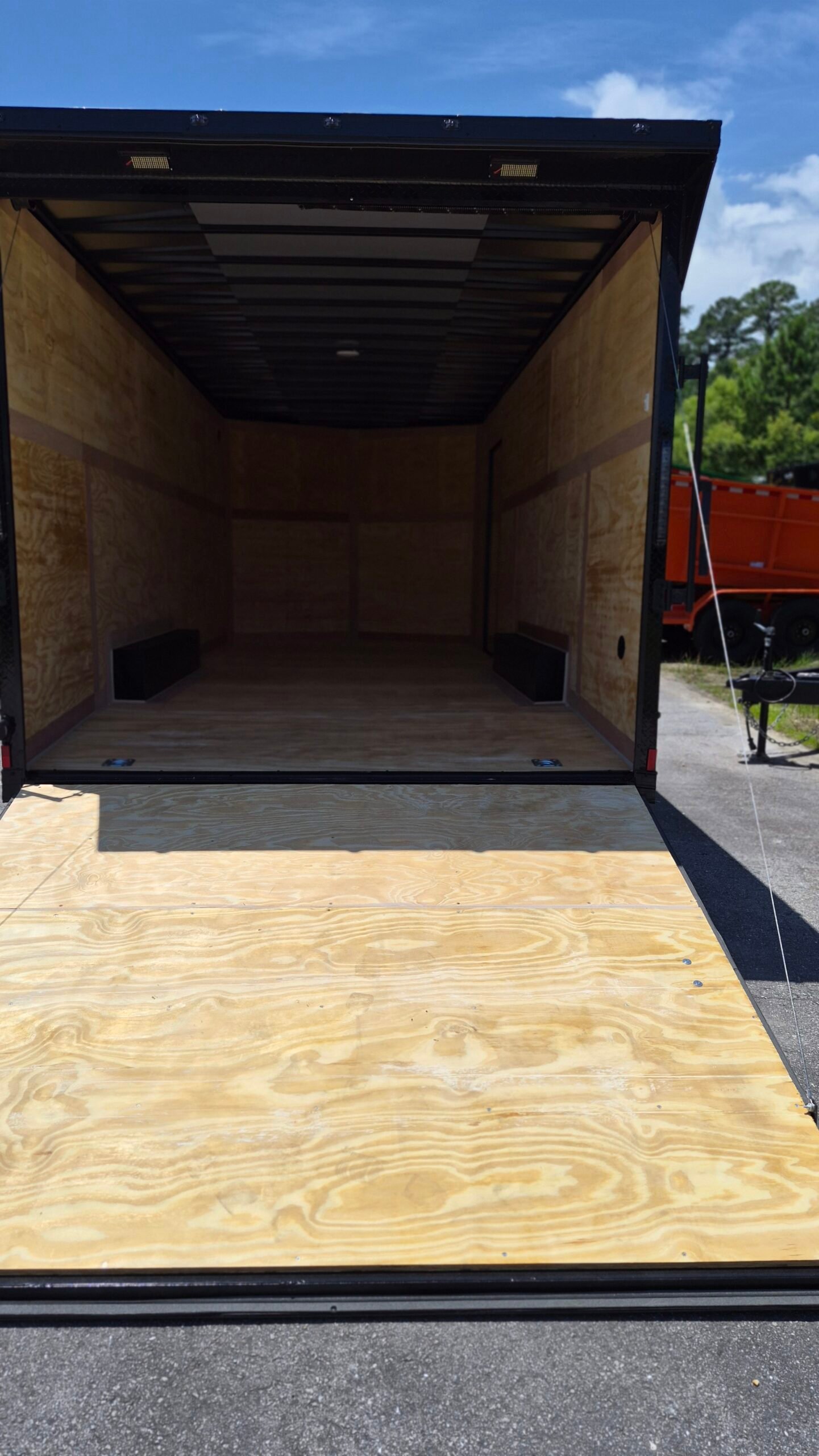 8.5×20 Enclosed Car Hauler for Sale – Camouflage | Extended Tongue | Ramp Door | 7