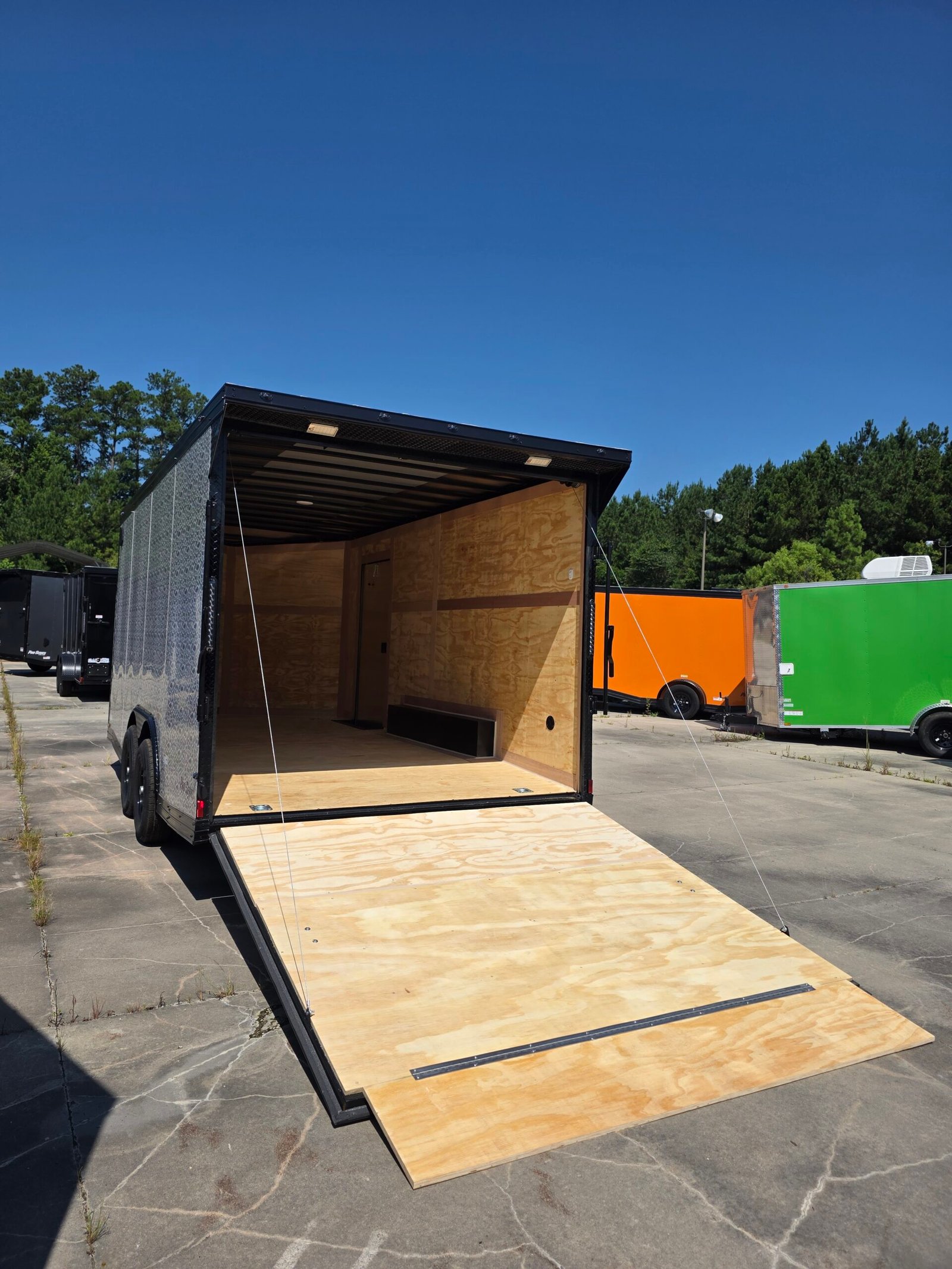 8.5×16 Enclosed Car Hauler for Sale – Camouflage | 7