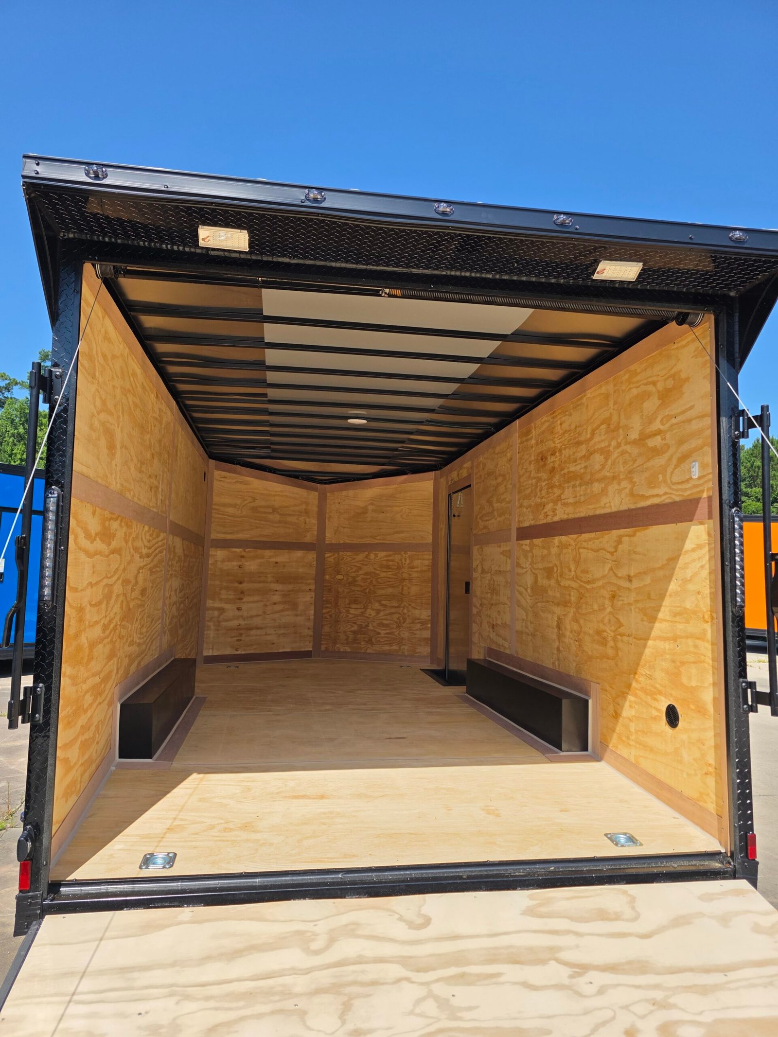 8.5×16 Enclosed Car Hauler for Sale – Camouflage | 7