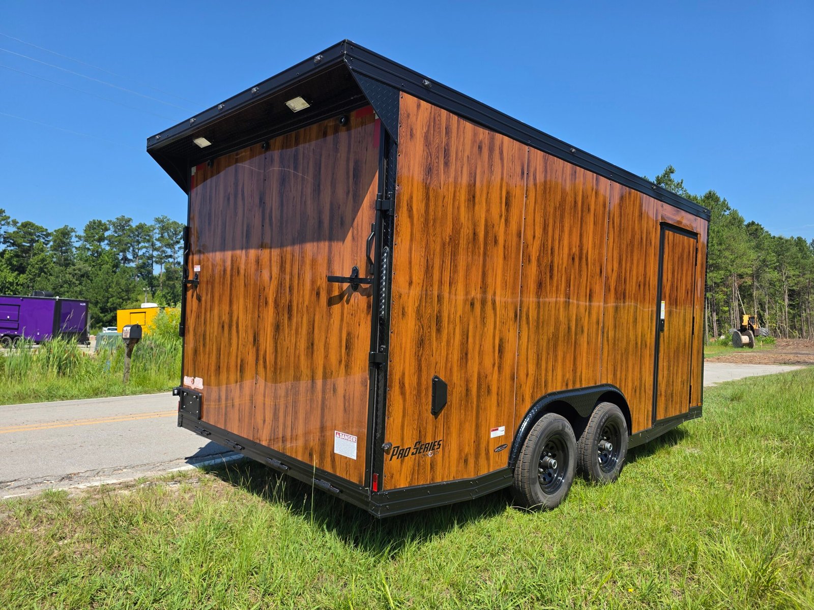 8.5×16 Enclosed Wood Grain Car Hauler for Sale – Ramp Door | 7