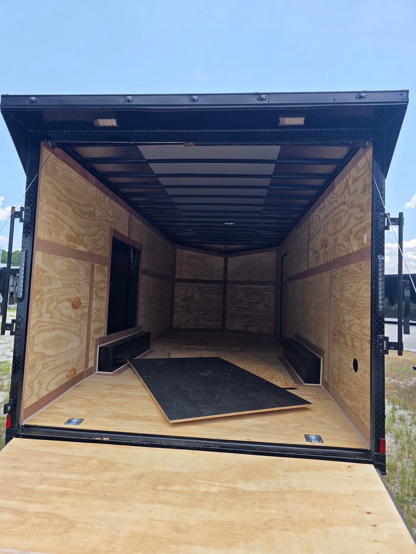 8.5×20 Enclosed Car Hauler for Sale – Black | 7
